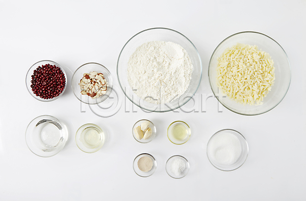 사람없음 JPG 포토 하이앵글 깐밤 물 밀가루 설탕 식재료 식초 실내 아몬드슬라이스 치즈 팥 흰배경