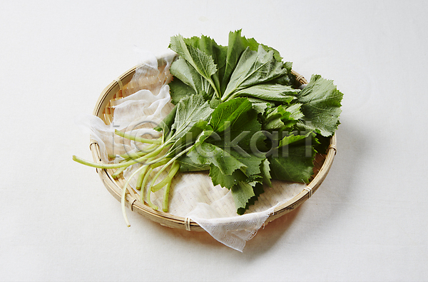 사람없음 JPG 포토 바구니 식재료 실내 쌈채소 채소 호박잎 흰배경