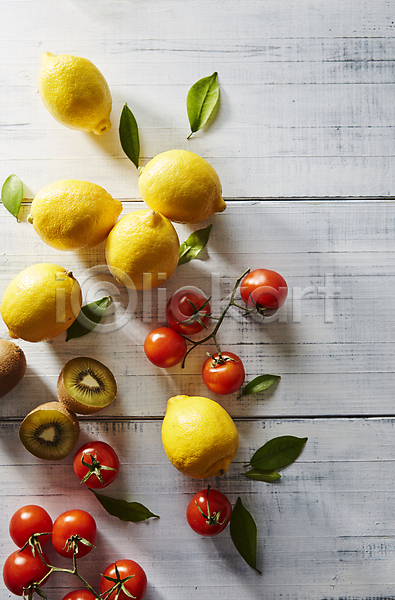 사람없음 JPG 포토 하이앵글 나무배경 레몬 방울토마토 식재료 실내 키위 토마토