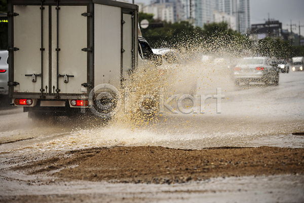사람없음 JPG 포토 도로 비(날씨) 성남 야외 자동차 자연재해 주간 튀는물 트럭 폭우 홍수 흙탕물