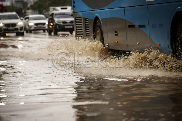 사람없음 JPG 아웃포커스 포토 도로 버스 비(날씨) 성남 야외 자동차 자연재해 주간 튀는물 폭우 홍수 흙탕물