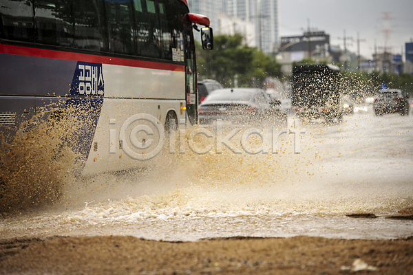 사람없음 JPG 포토 도로 버스 비(날씨) 성남 야외 자동차 자연재해 주간 튀는물 폭우 홍수 흙탕물