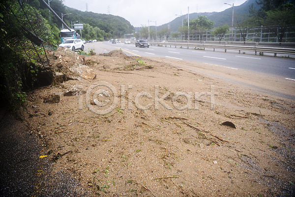 사람없음 JPG 비네팅 포토 도로 붕괴 비(날씨) 산사태 성남 야외 자연재해 주간 진흙 폭우