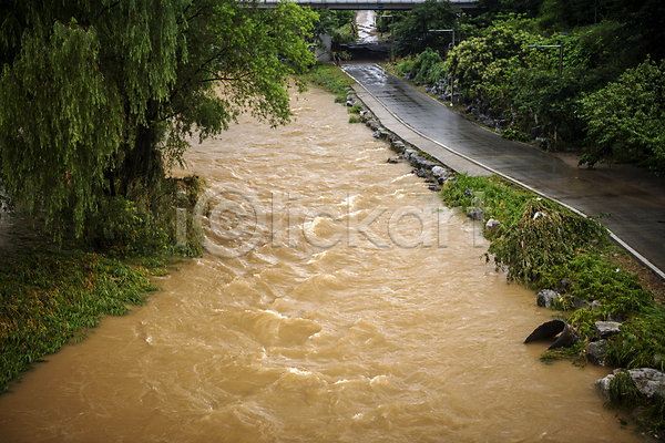 사람없음 JPG 포토 강 공원길 비(날씨) 산책로 성남 야외 자연재해 주간 폭우 홍수 흙탕물