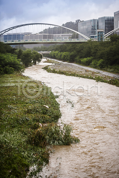사람없음 JPG 포토 강 다리(건축물) 비(날씨) 성남 야외 자연재해 주간 폭우 홍수 흙탕물