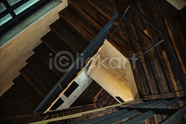빈티지 사람없음 JPG 포토 하이앵글 계단 나무계단 난간 실내 인테리어