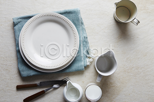 사람없음 JPG 포토 하이앵글 나이프 식탁보 실내 접시 주전자 포크 흰배경