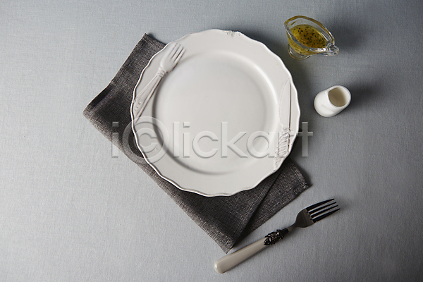 사람없음 JPG 포토 하이앵글 소스그릇 시럽컵 식탁보 실내 접시 포크 회색배경