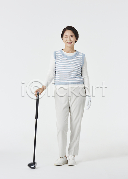 60대 노년 노인여자한명만 여자 한국인 한명 JPG 앞모습 포토 골프 골프웨어 골프채 미소(표정) 서기 스튜디오촬영 스포츠 실내 실버라이프 잡기 전신 파크골프 할머니 흰배경