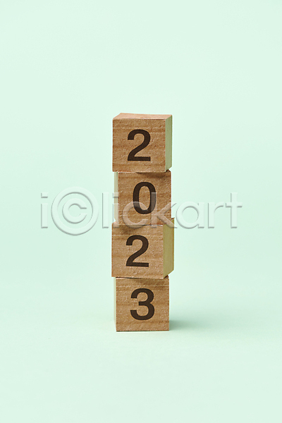 사람없음 JPG 포토 2023년 계묘년 나무블록 민트색배경 백그라운드 새해 숫자 스튜디오촬영 쌓기 오브젝트 장식 컨셉