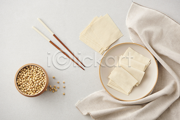 사람없음 JPG 포토 하이앵글 건강식 다이어트음식 두부요리 메주콩 스튜디오촬영 쌈두부 젓가락 콩 흰배경