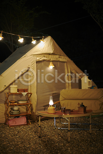 휴식 사람없음 JPG 포토 불 야간 야외 야외테이블 여행 조명장식 캠핑 캠핑의자 캠핑장 텐트 힐링