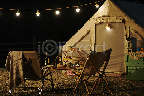 휴식 사람없음 JPG 포토 야간 야외 야외테이블 어둠 여행 조명장식 캠핑 캠핑도구 캠핑의자 캠핑장 텐트 힐링