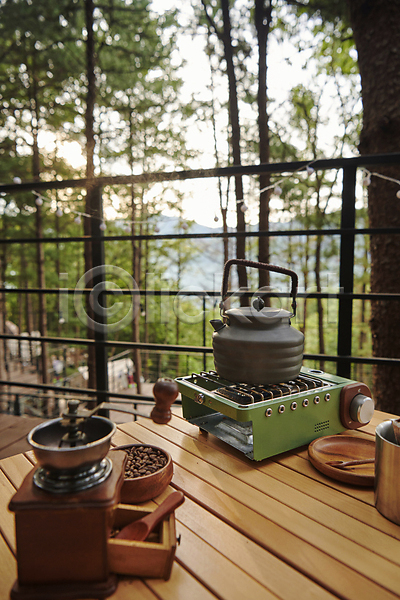 휴식 사람없음 JPG 포토 그라인더 나무탁자 버너 야외 야외테이블 여행 원두 주간 주전자 캠핑 커피 커피용품 휴가 힐링