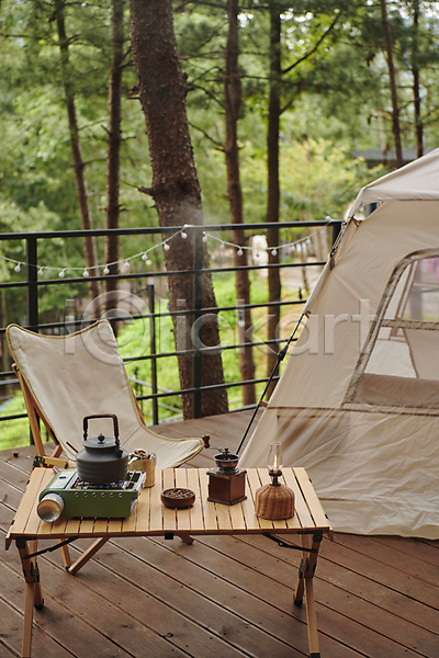 휴식 사람없음 JPG 포토 그라인더 나무탁자 데크 야외 야외테이블 여행 주간 주전자 캠핑 캠핑의자 커피 커피용품 텐트 휴가 힐링