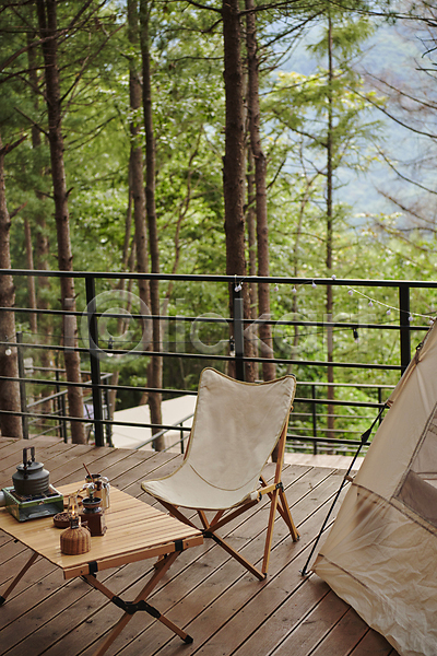휴식 사람없음 JPG 포토 그라인더 나무탁자 데크 야외 야외테이블 여행 주간 주전자 캠핑 캠핑의자 커피 커피용품 휴가 힐링