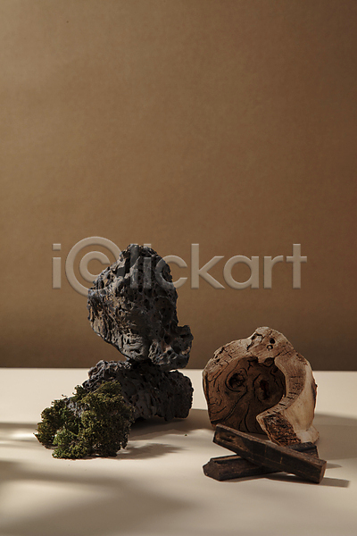 사람없음 JPG 포토 갈색배경 나무 나무조각 돌(바위) 스튜디오촬영 실내 오브젝트