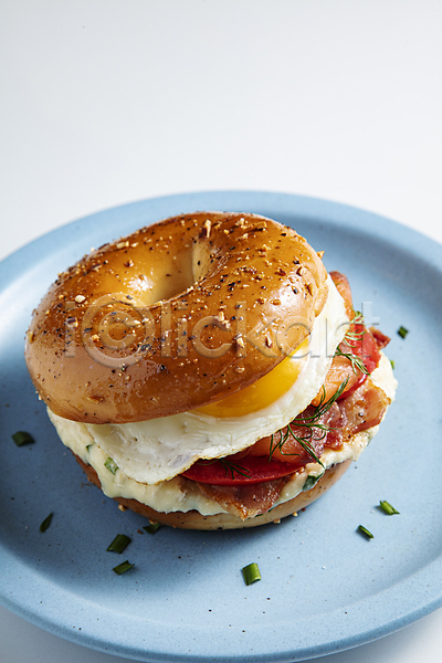 사람없음 JPG 포토 맛있는 베이글 베이글샌드위치 실내 햄버거 흰배경
