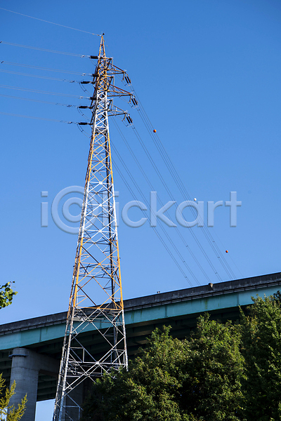 사람없음 JPG 포토 고가도로 나무 송전탑 야외 에너지 전기에너지 전선 주간 하늘