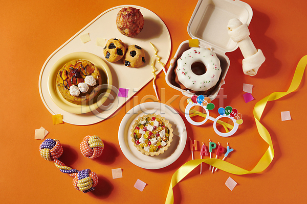 사람없음 JPG 포토 도넛 먹이 생일 스튜디오촬영 안경 애견간식 영양(영양소) 오브젝트 케이크 파이(빵) 파티용품 펫푸드