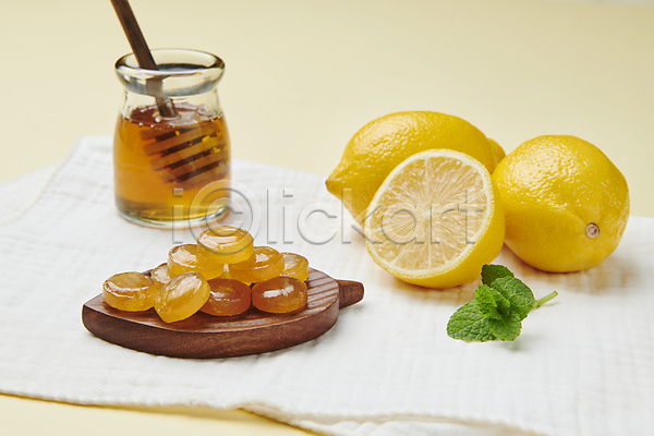 사람없음 JPG 포토 꿀 노란색 디저트 레몬 사탕 스튜디오촬영 화이트데이