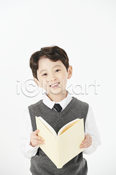 남자 소년 소년한명만 어린이 한국인 한명 JPG 앞모습 포토 교복 독서 들기 미소(표정) 상반신 스튜디오촬영 실내 응시 책