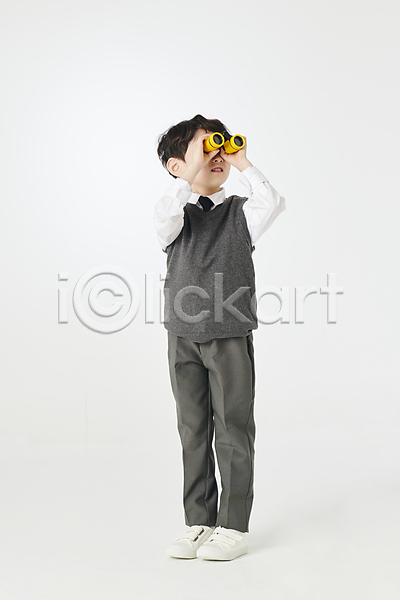 남자 소년 소년한명만 어린이 한국인 한명 JPG 앞모습 포토 관찰 교복 들기 망원경 서기 스튜디오촬영 실내 전신