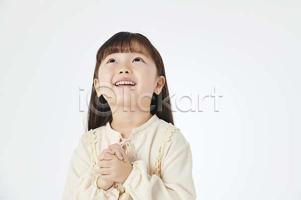 소녀(어린이) 소녀한명만 어린이 여자 한국인 한명 JPG 앞모습 포토 상반신 손모으기 스튜디오촬영 어린이라이프 올려보기