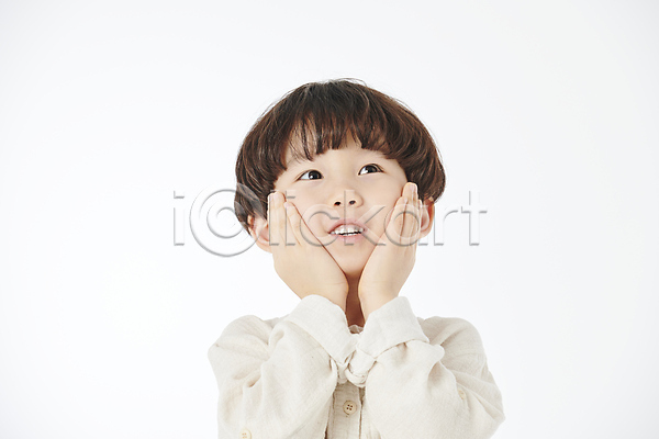 남자 소년 소년한명만 어린이 한국인 한명 JPG 앞모습 포토 꽃받침 미소(표정) 상반신 스튜디오촬영 어린이라이프 올려보기
