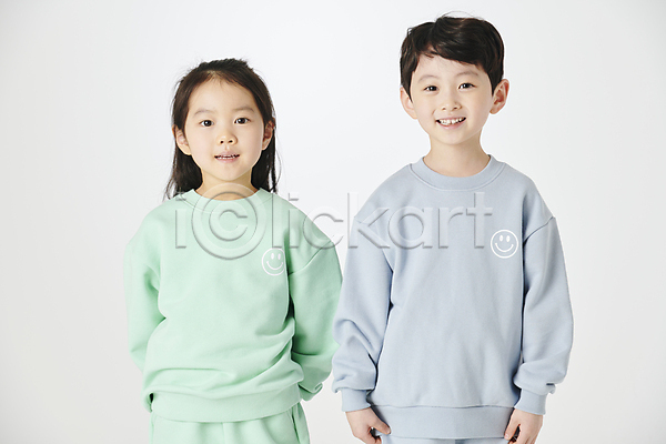 남자 두명 소녀(어린이) 소년 어린이 어린이만 여자 한국인 JPG 앞모습 포토 상반신 스튜디오촬영 어린이라이프 체육복 친구