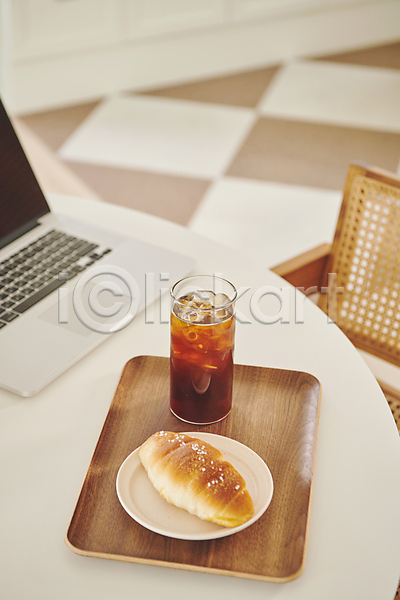 휴식 사람없음 JPG 포토 노트북 백그라운드 소금빵 실내 아이스커피 오브젝트 의자