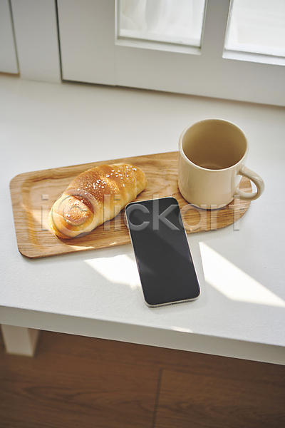 휴식 사람없음 JPG 포토 머그컵 백그라운드 소금빵 실내 오브젝트 쟁반 창가 핸드폰 햇빛