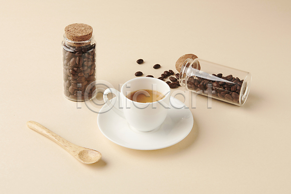 사람없음 JPG 포토 스튜디오촬영 쏟아짐 에스프레소 에스프레소잔 원두 유리병 커피 커피잔 티스푼 홈카페