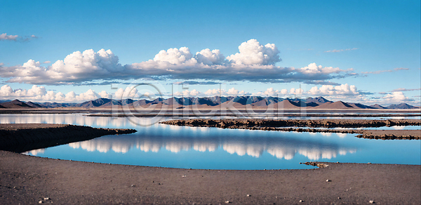 사람없음 JPG 포토 구름(자연) 물 반사 산 소금사막 야외 웅덩이 조약돌 주간 풍경(경치) 하늘