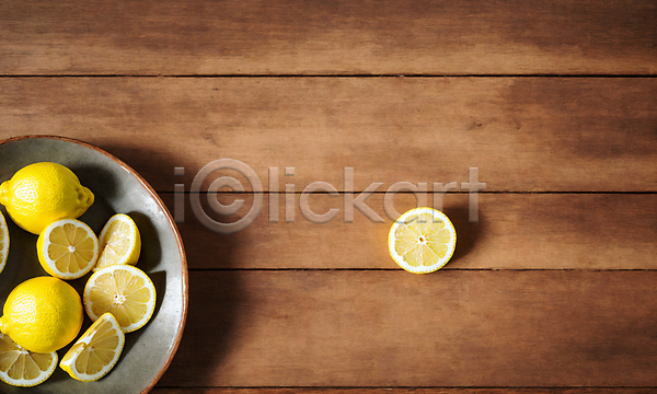 사람없음 JPG 포토 그릇 나무배경 나뭇결 단면 레몬 스튜디오촬영 슬라이스 카피스페이스