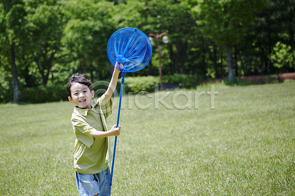 즐거움 남자 소년 소년한명만 어린이 한국인 한명 JPG 옆모습 포토 곤충채집 공원 놀기 놀이 들기 상반신 잔디 채집망