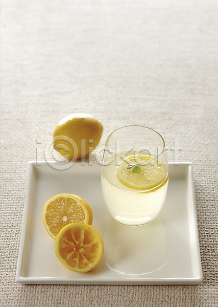 사람없음 JPG 포토 레모네이드 레몬 레몬티 맛있는 스튜디오촬영 슬라이스 음료 잔 접시 주스 차(음료) 컵 포토샵 플레이팅 한잔