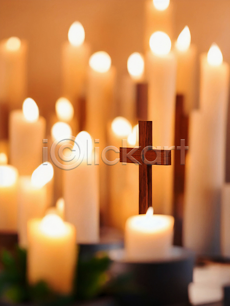 사람없음 JPG 디지털합성 편집이미지 기독교 나무십자가 블러 빛 십자가 주황색 촛불