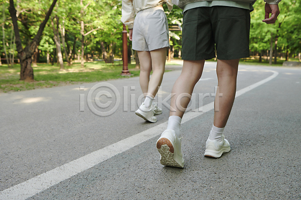 20대 남자 두명 성인 성인만 여자 한국인 JPG 뒷모습 포토 걷기 공원 달리기 도로 러닝 야외 연애 운동 주간 커플 하반신