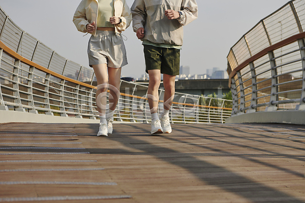 20대 남자 두명 성인 성인만 여자 한국인 JPG 앞모습 포토 공원 달리기 러닝 야외 연애 운동 주간 커플 하반신