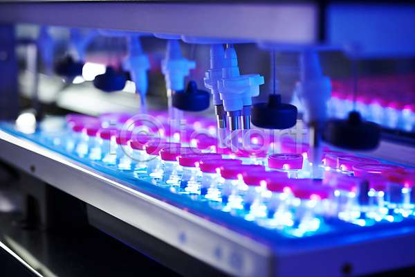사람없음 JPG 디지털합성 편집이미지 가득함 견본 과학 네온 병(담는) 보관소 빛 실험 실험기구 실험실 연구소 저장 파란색 형광
