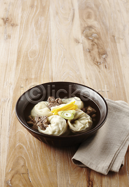 사람없음 JPG 포토 국 그릇 만두 만두국 식사 천(직물) 플레이팅 한그릇