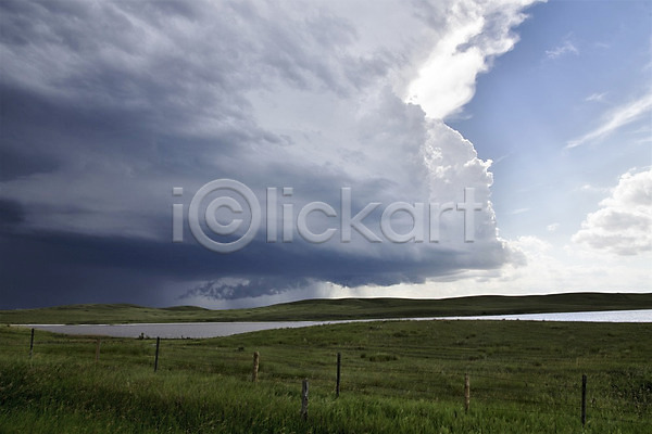위험 사람없음 JPG 포토 해외이미지 구름(자연) 날씨 내추럴 농장 뇌우 야외 어둠 여름(계절) 자연 폭풍 폭풍우 풍경(경치) 하늘 해외202004