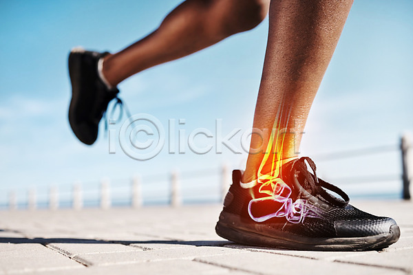 고통 신체부위 JPG 포토 해외이미지 강조 관절 근육통 달리기 발 발목 발목통증 뼈 상처 해외202309