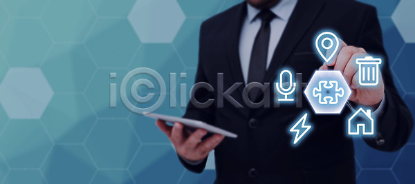 마케팅 미래 성공 아이디어 혁명 남자 성인 청소년 한명 JPG 포토 해외이미지 가리킴 경영자 금융 디자인 무선통신 백그라운드 비즈니스 비즈니스맨 서기 손 스마트폰 심볼 연결 인터넷 자료 작업 잡기 장비 정장 직업 추상 커뮤니케이션 컨셉 컴퓨터 컴퓨터그래픽 태블릿 터치 터치스크린 통신 파란색 해외202309 해외포토