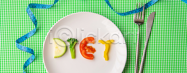 계획 사람없음 JPG 포토 해외이미지 건강관리 나이프 다이어트 브로콜리 접시 줄자 체크무늬 초록배경 토마토 파프리카 포크 해외202309