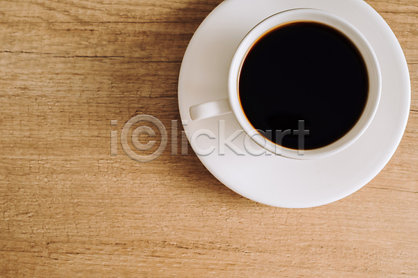 사람없음 JPG 포토 해외이미지 검은색 블랙커피 에너지 음료 카페인 카피스페이스 커피 컵 탁자 플랫레이 해외202309 흰색