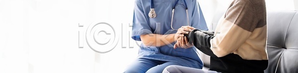 도움 믿음 행복 노년 두명 백인 사람 성인 여자 JPG 포토 해외이미지 가족 간병인 간호 간호사 건강 건강관리 돌봄 병원 서비스 손 안락 엄마 옛날 은퇴 의사 잡기 장애 장애인 주택 지원 질병 컨셉 할머니 해외202309 해외포토 헬프 환자 휠체어