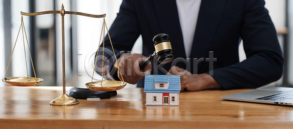 계약 새로움 성공 투자 사람 사람없음 JPG 포토 해외이미지 거래 고객 구매 금융 대출 렌탈 문서 변호사 보험 부동산 부동산중개인 비즈니스 비즈니스맨 사무실 서명 서비스 서식 세일 손 아파트 업무 열쇠 재산 종이 주택 중개인 진짜 컨셉 펜 해외202309 해외포토