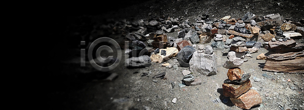 침묵 평화 화목 휴식 사람없음 JPG 포토 해외이미지 건강 내추럴 명상 바위 배열 백그라운드 불교 산 선 심볼 심플 쌓기 여름 자연 조약돌 카피스페이스 컨셉 탑 테라피 평형 피라미드 하늘 해외202309 해외포토 흙더미